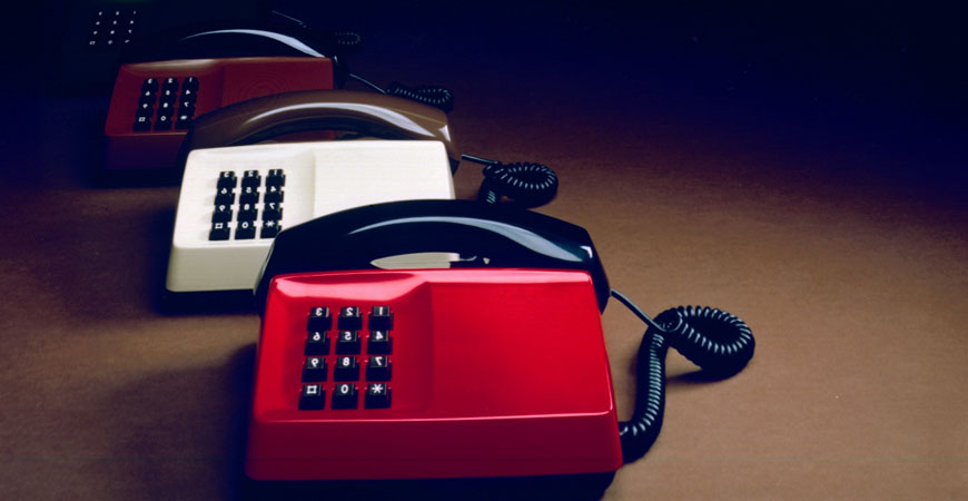Telefoner av Diavox-modell i olika färger, 1977