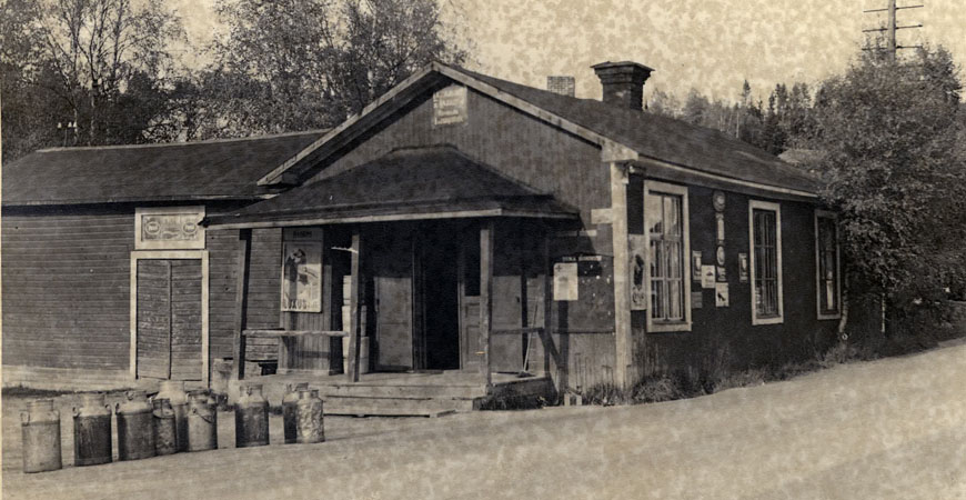 Medelpad, 1943, Löfgrens speceriaffär i Klingsta, exteriör.