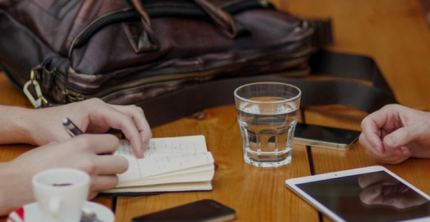 hero-manniskorna-bakom