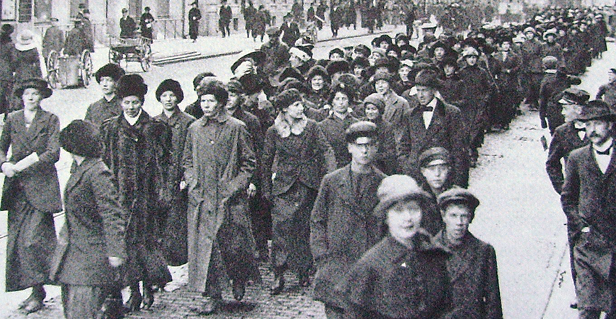 Protesterande_mödrar_till_Mjölcentralen_Axel_Malmström