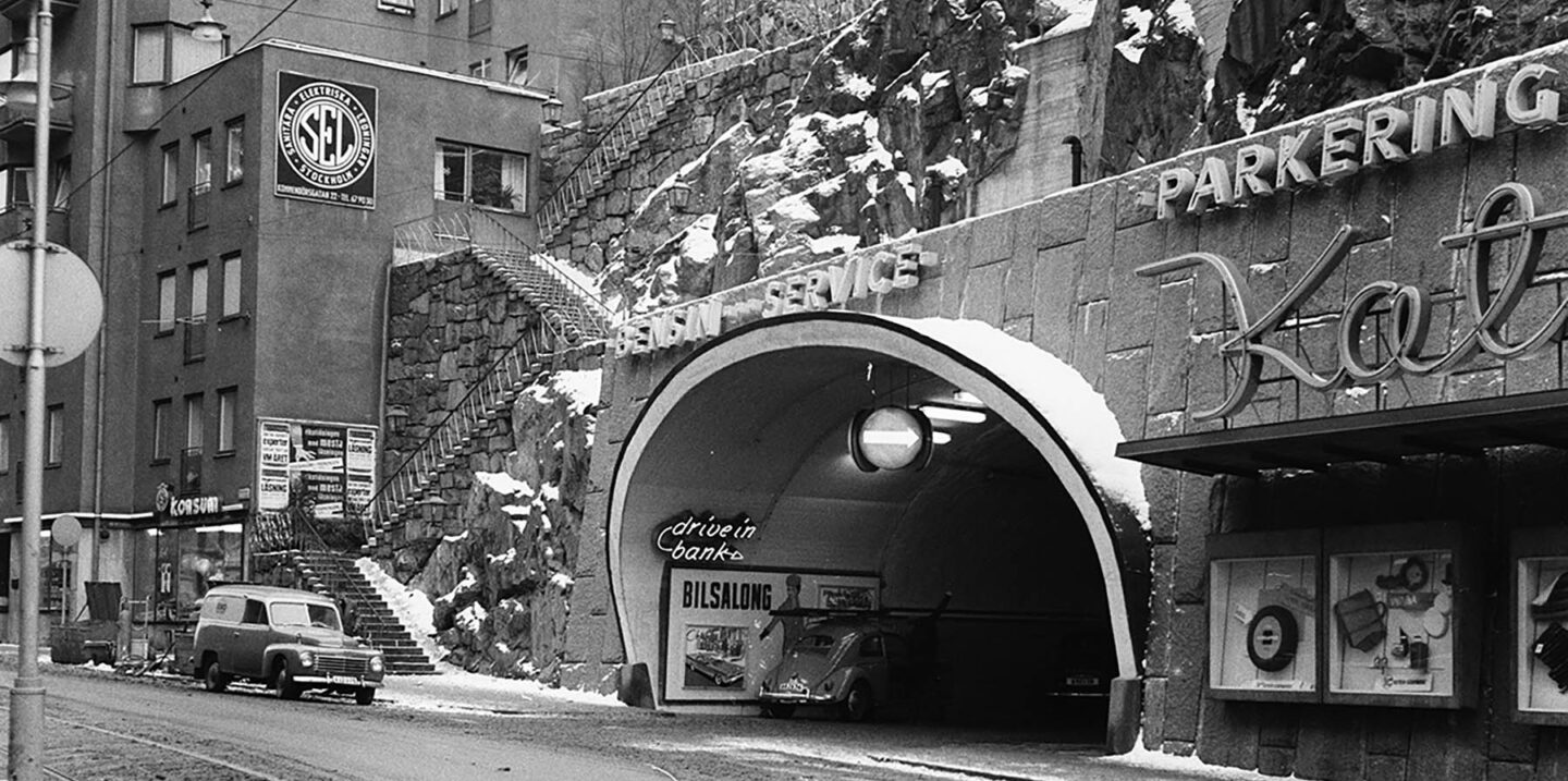 Ingången till Katarinagaraget i berget vid Slussen.