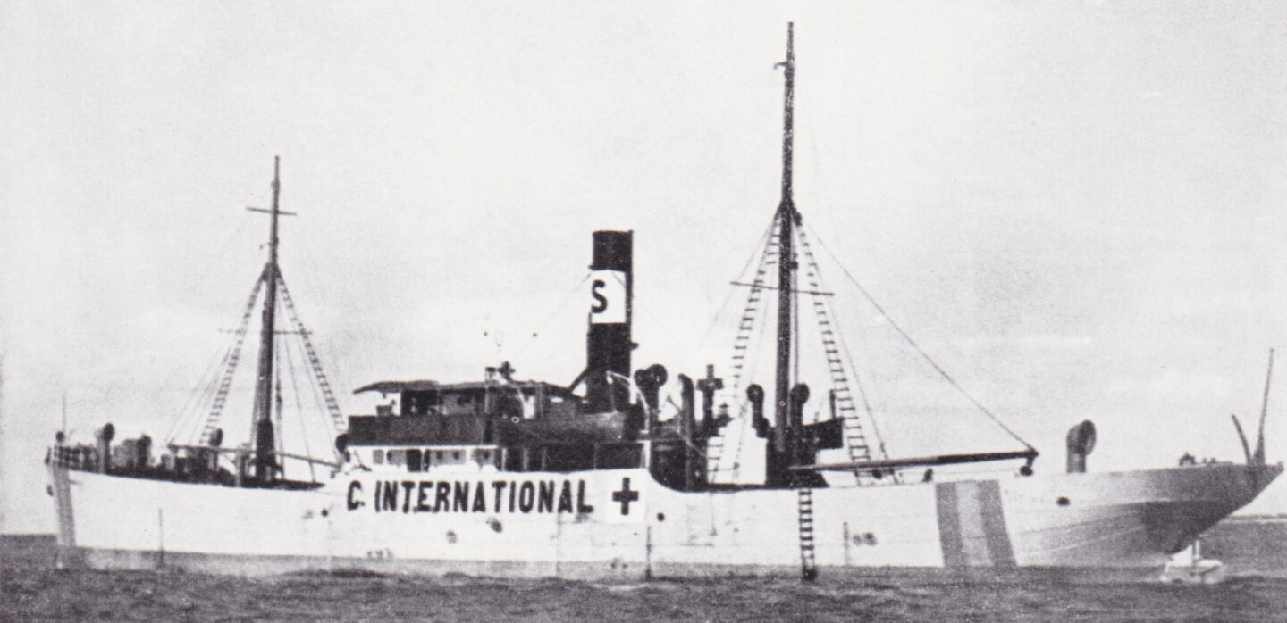 Lastångare med Röda kors under andra världskriget.