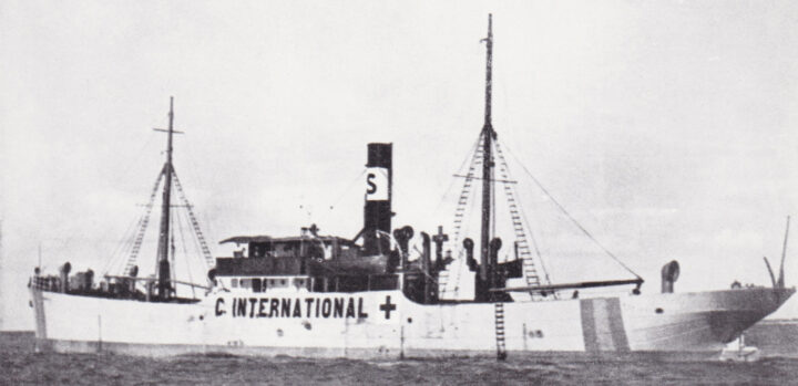 Lastångare med Röda kors under andra världskriget.